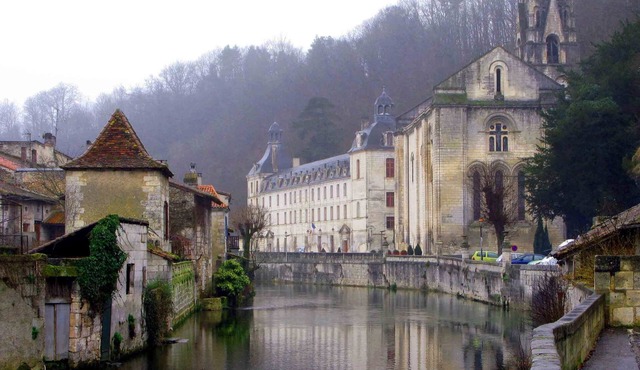 Wheelchair-friendly mobile home in the Dordogne on a child-friendly campsite