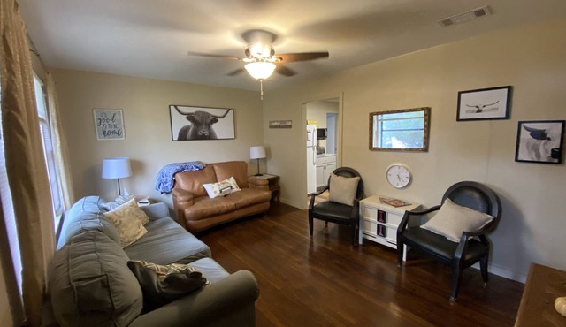 Wheeler Country Vibe Home- Fairgrounds 1.6 miles - Downtown 3.3 miles