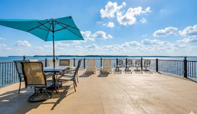 Wheeler Lake Oasis: Private Dock & Sunsets!