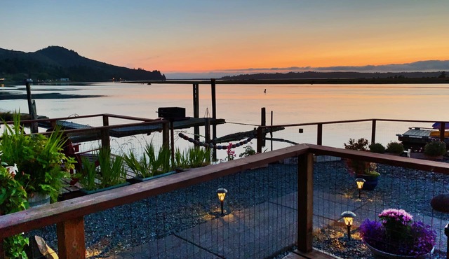 Wheeler on the Bay Lodge & Marina