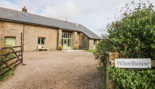 WHEELHOUSE, pet friendly, character holiday cottage in West Down