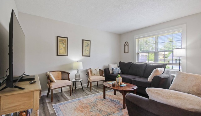 Wheels Trails and Tails Inn - Fully Fenced! 2x King 2x Twin Pet Friendly