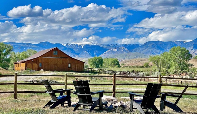 Wheels Up Cottage at Ever Sky Ranch, THE VIEWS!