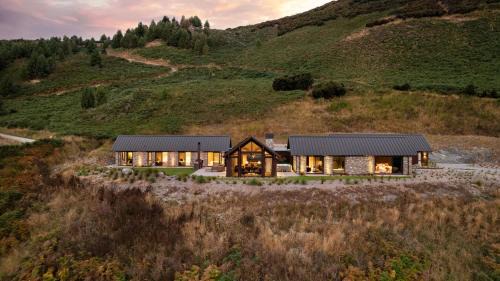 Whenua Lodge - Our Land Lodge