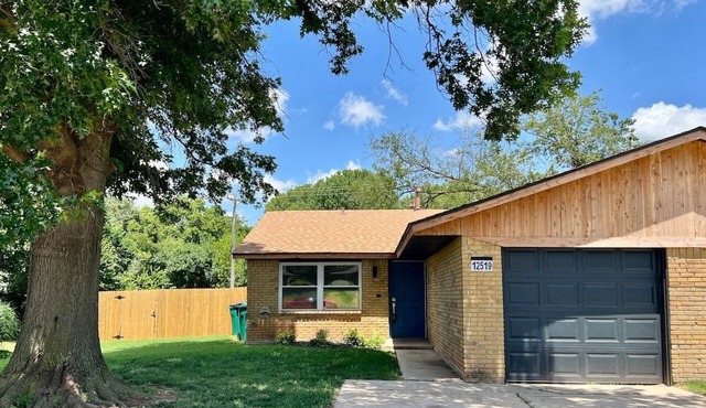 Where Buffalo Roam. Sleeps 5. Wi-fi. Fenced yard.