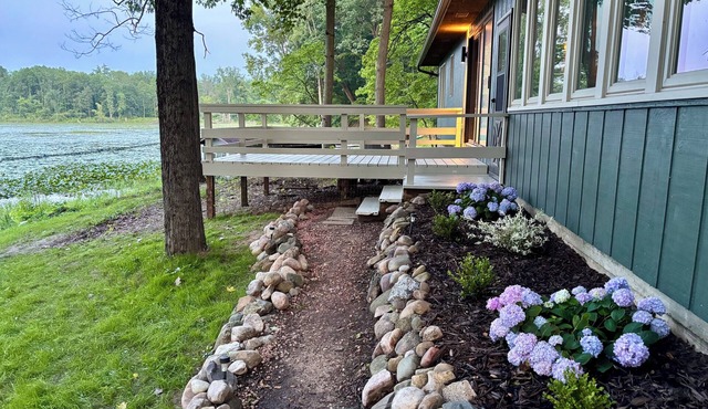 Where Convenience meets Cozy: The Lily Pad lakefront house in Three Rivers.