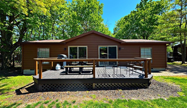 Where Friends Feel at Home | 8 ppl | IC102