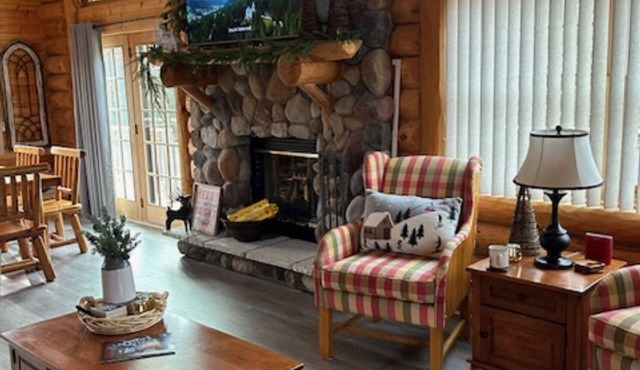 Where Lazy Days Are the Best Daysn-near Golf Courses, Trails, and Lakes-5 beds