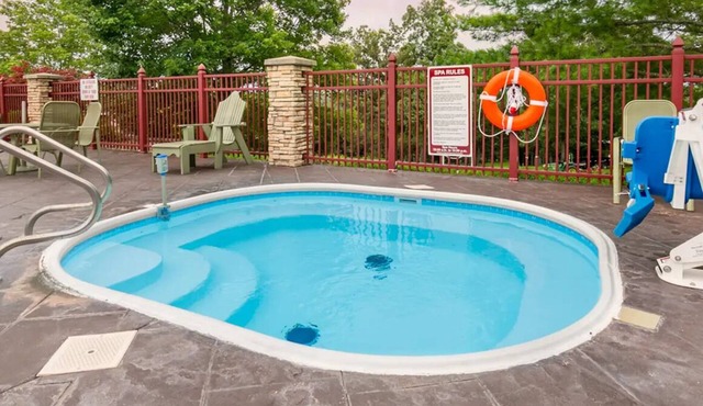 Where Leisure Meets Adventure l 4 Spacious Rooms | Pools, Hot Tubs, Golf Access