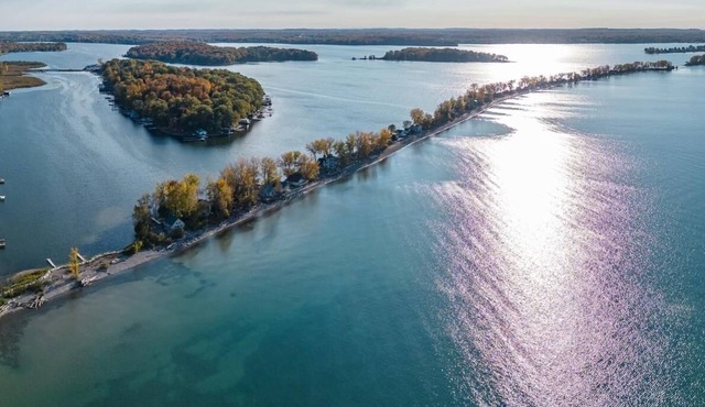 Where the Road Ends, Adventure Begins-Sunset Views&Kayaks at a Boat-Only Hideout