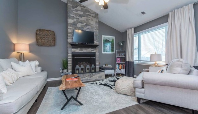 Where urban meets horses and bourbon , is exactly where you will find this adorable Lexington home in 40514. Sky Beauty is a 3 bedroom, 2 bathroom home features a fenced in backyard, updated kitchen, comfortable living room, Apple TV, and so much mor