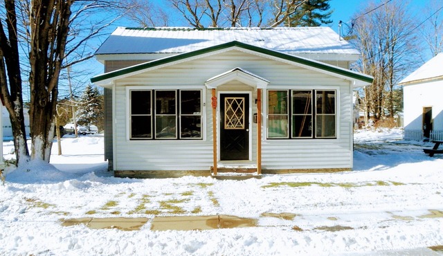 Where Woods Meet Water & SW Gateway to the Adirondack Park. n Ultimate abode