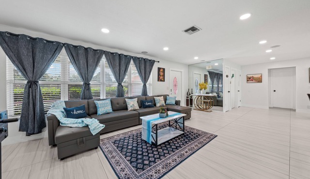 Whether you're escaping winter, joining a sports tournament, traveling for work, enjoying a family trip, the Sweet pink house is designed to make every stay comfortable and stress-free.