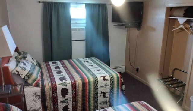 Whetstone Bay Lodge Room 3 - Sleeps 3