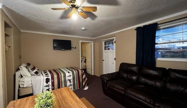 Whetstone Bay Lodge Room 8 - Sleeps 5