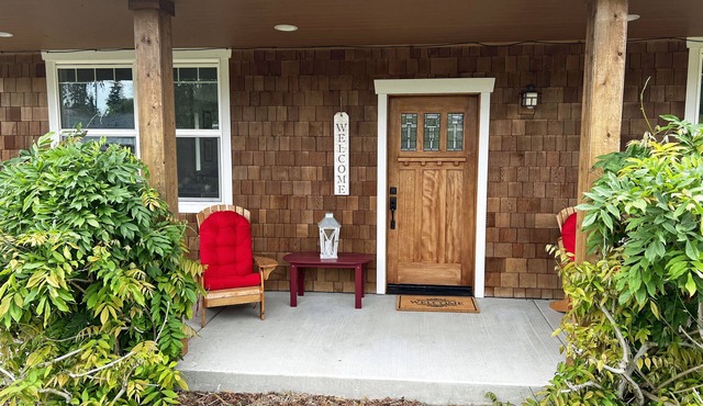 Whidbey House 3 BR 2 BA Porch & Patio: Walk to Golf & Beach Sleeps 6-7