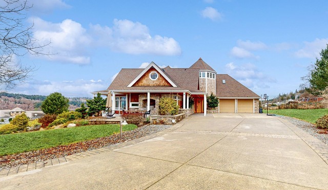 Whidbey Island Estate - Puget Sound views - Peloton, game room, & home office
