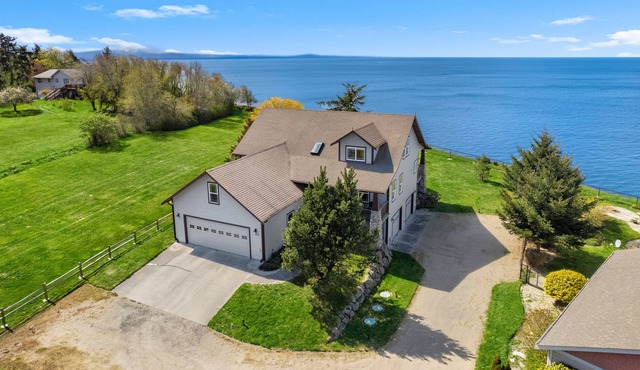 Whidbey Island Gem - Ocean Front Retreats with AC