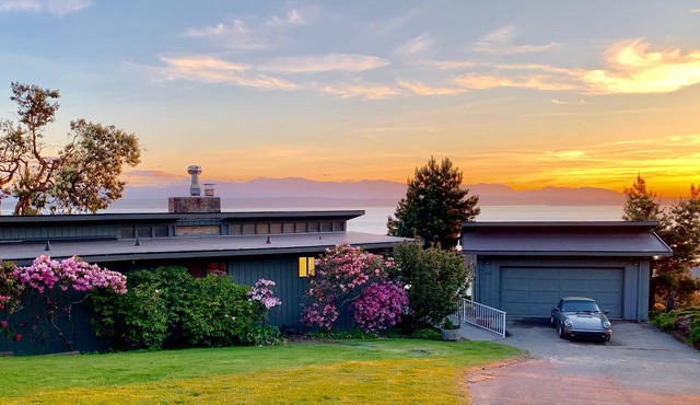 Whidbey Island Mid-Century Modern Waterfront Escape - JAW DROPPING VIEWS!