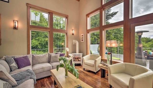 Whidbey Island Oasis w/Hot Tub & Cabana!