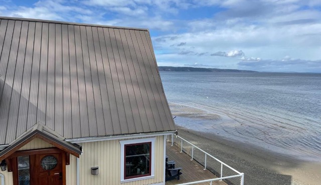 WhidbeyBeachHouse, an Oceanfront Getaway on a Private Beach