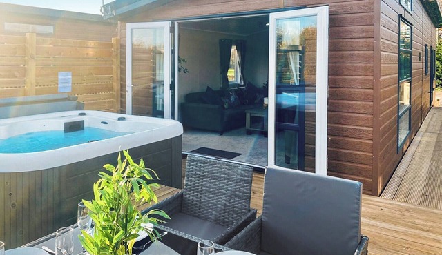 Whimbrel Lakeside Lodge