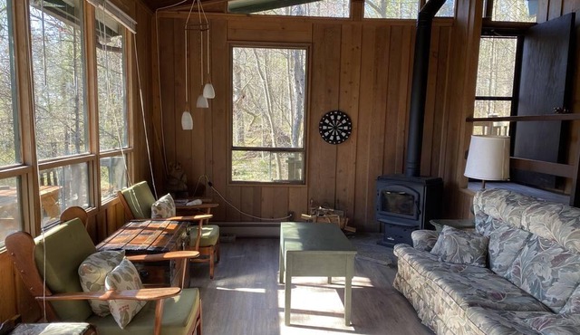 Whimsical lakefront cottage on Go Home Lake (BOAT ACCESS)
