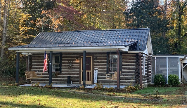 Whimsical 1800’s cabin near dan river, belews lake, golfing, hanging rock hiking