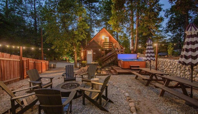 Whimsical Cabin In The Woods with Spa, Fireplace and Pet Friendly