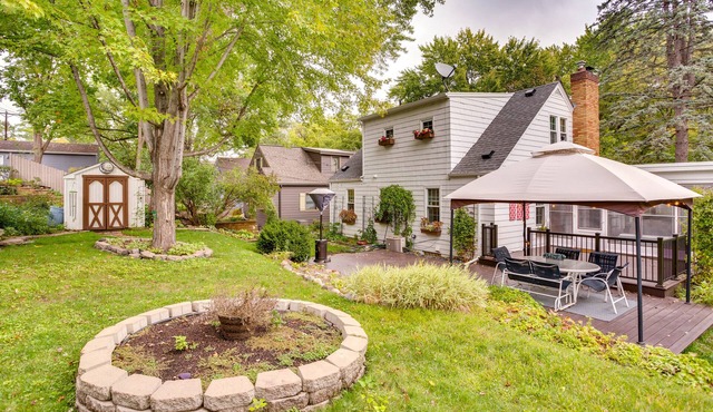 Whimsical & Cozy Home, <1mile to lake, Arcade machine, Family Friendly, Quiet