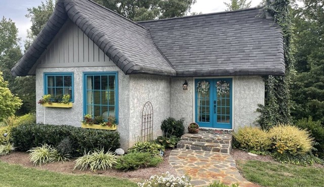 Whimsical Fairytale Cottage near Nashville TN
