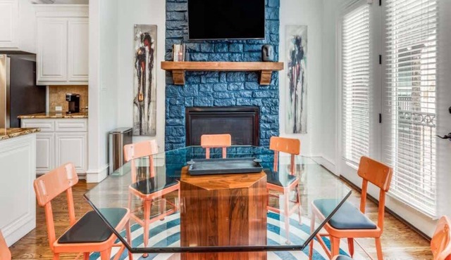 Whimsical Legacy town home - Driem House