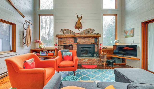 Whimsical Winhall Cottage w/Fire Pit!