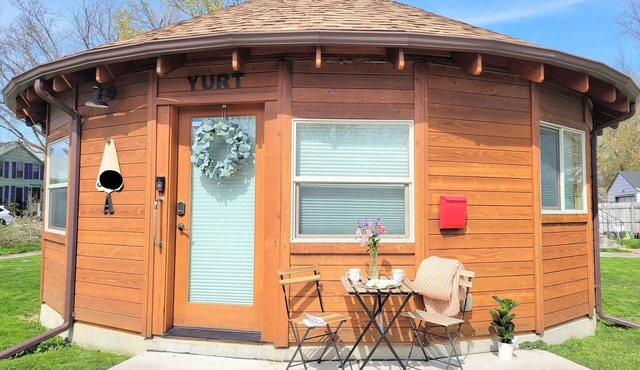 Whimsical Yurt near Niagara Falls and Buffalo