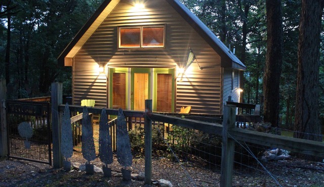 Whimsy on the Wood, Pet friendly, walking distance to VA Creeper and the A.T.