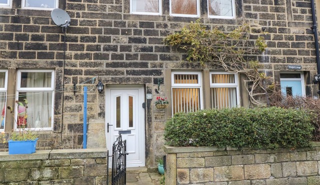 WHINBERRY COTTAGE, family friendly, with a garden in Oxenhope