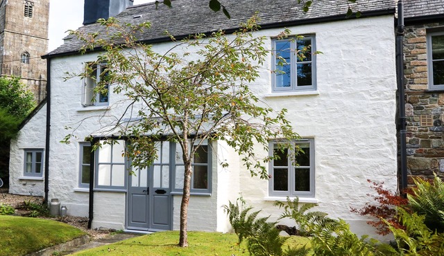 WHINCROFT, pet friendly, character holiday cottage in Tavistock