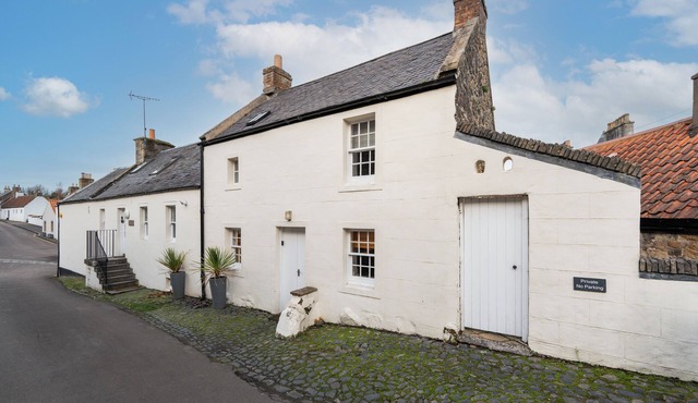 Whinstone Holiday Home in Falkland - Sleeps 8