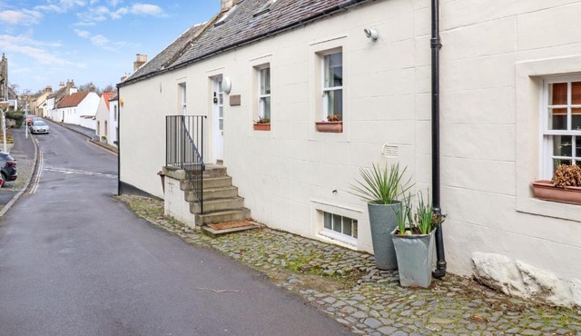 Whinstone Holiday Home in Falkland - Sleeps 8