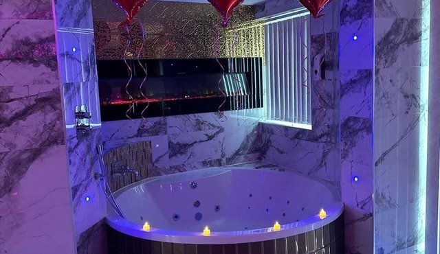 Whirlpool Spa Bath Apartment 12