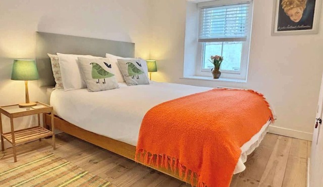 Whirlygig Cottage, near to Penzance Harbour