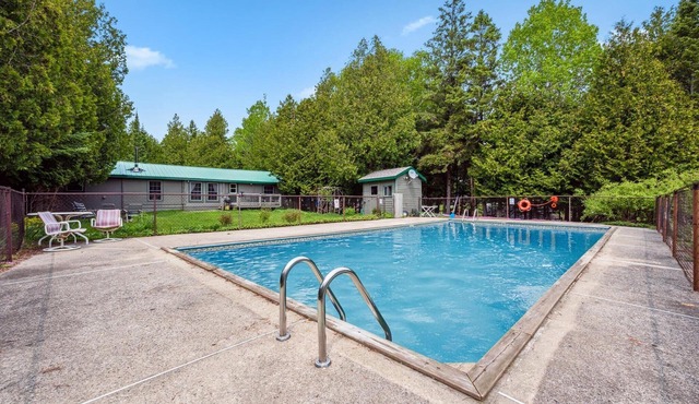Whisk You Away | POOL | 4-Season | 35mins to GROTTO