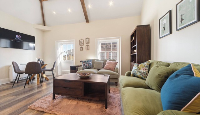 WhiskAwayHomes Vinegar House No. 7