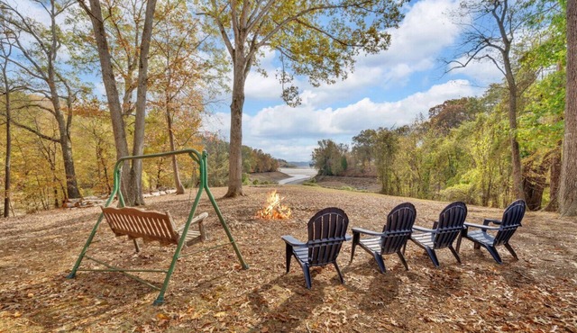 Whiskey Cove: Lakefront, 2 Fireplaces, 2 FirePits