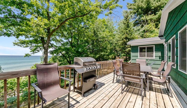 Whiskey Creek Cottage | 8 Bed, 4 Bath