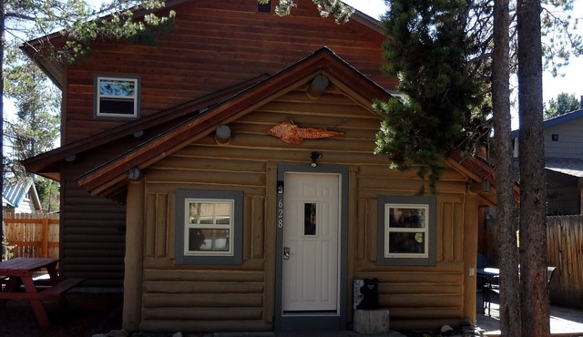 WHISKEY SPRINGS CABINS #1nCozy and delightful, in town convenience