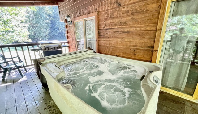 Whisper Creek 2 Bedroom Cabin by RedAwning