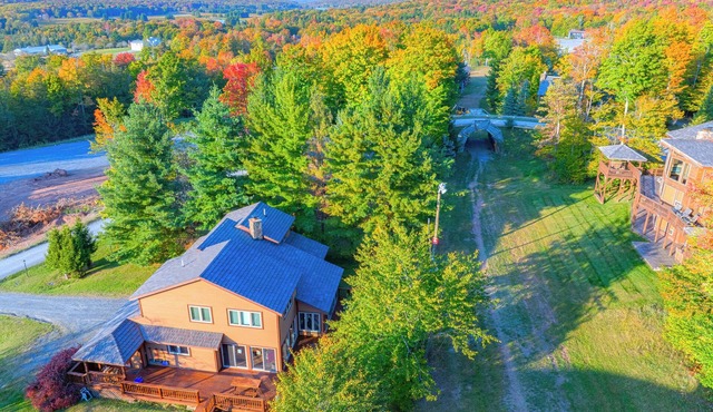 Whisper Haven - Newly Renovated Ski-In/Out House w/Hot Tub on Winterset Trail!