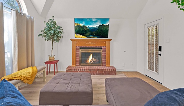 Whisper Hollow: Spa, Game Room