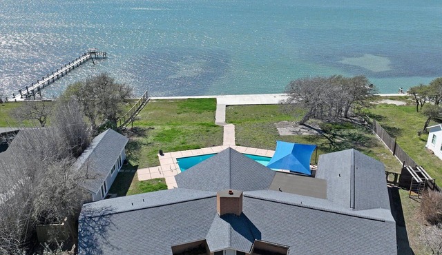 Whispering Breezes at Windy Hill- Amazing Pool! Waterfront, Outdoor Kitchen